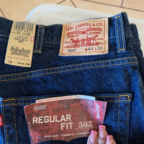Men’s Levi’s - Picture 4 of 5